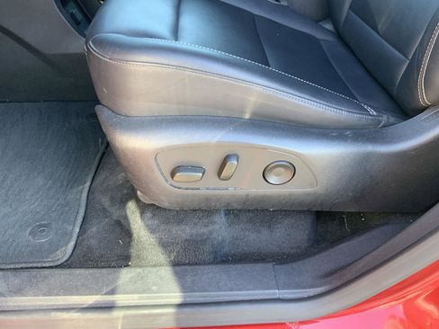 Used 2024 GMC Acadia Elevation image 28