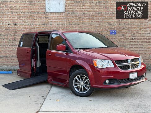 Used 2014 Dodge Grand Caravan SXT image 4