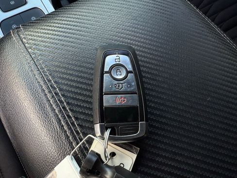 Used 2020 Ford Explorer XLT image 45