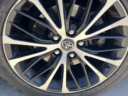 Used 2018 Toyota Camry SE image 12