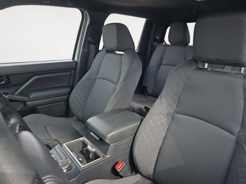 Certified 2025 Toyota Tacoma SR5 AWD/4WD image 9