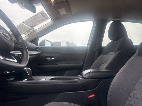 Certified 2025 Nissan Kicks SV image 33