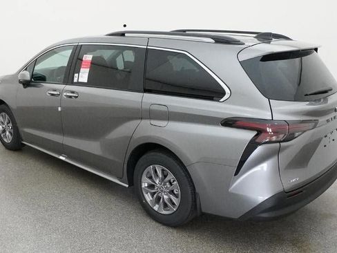 New 2026 Toyota Sienna XLE image 5