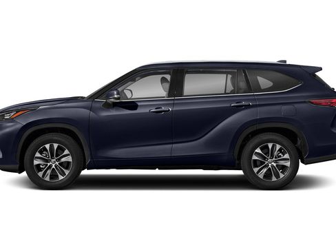 Used 2022 Toyota Highlander XLE AWD/4WD image 2