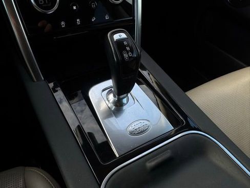 Used 2020 Land Rover Discovery Sport SE image 21