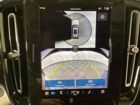 New 2025 Volvo XC40 B5 Ultra w/ Climate Package image 23