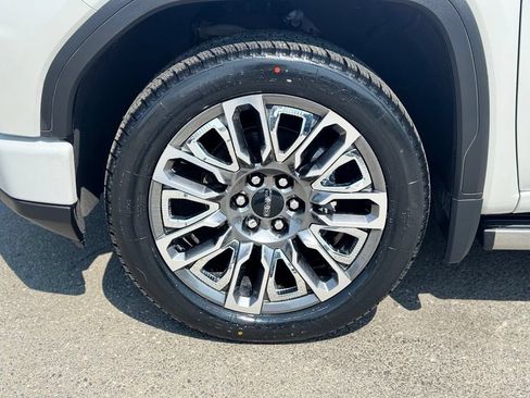 Used 2023 GMC Sierra 1500 Denali Ultimate AWD/4WD image 3