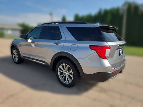 Used 2020 Ford Explorer XLT w/ Equipment Group 202A AWD/4WD image 10