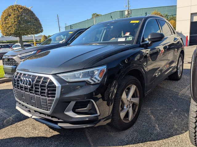 Used 2020 Audi Q3 2.0T Premium Plus w/ Premium Plus Package AWD/4WD image 2