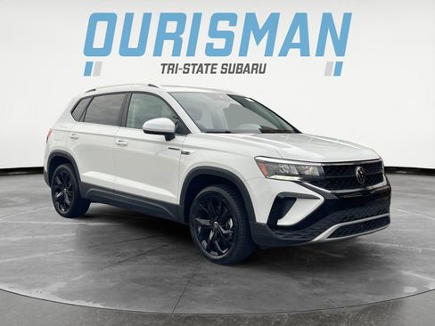 Used 2023 Volkswagen Taos SE w/ Black Wheel Package image 1