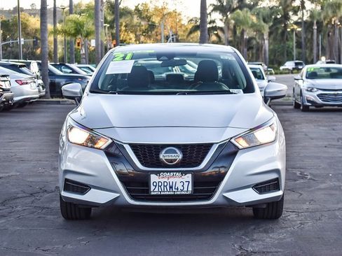 Used 2021 Nissan Versa SV image 2