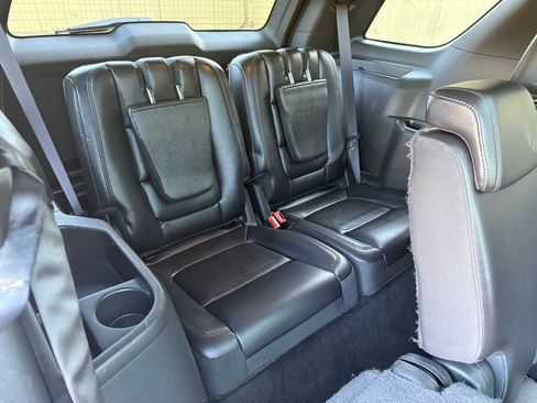 Used 2013 Ford Explorer XLT AWD/4WD image 18