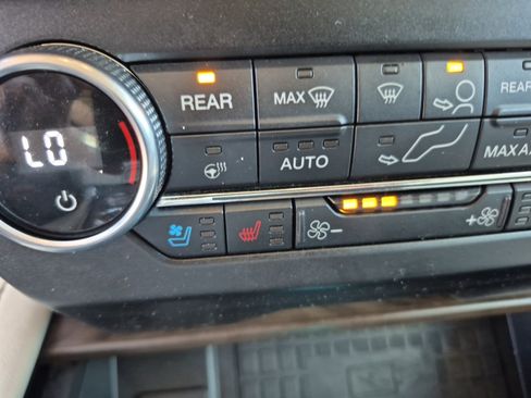 Used 2018 Ford Expedition Platinum AWD/4WD image 36