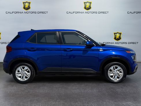 Used 2022 Hyundai Venue SE FWD image 4