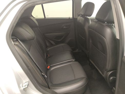 Used 2021 Chevrolet Trax LT w/ LT Convenience Package FWD image 19