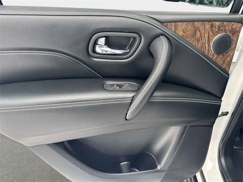 Used 2021 INFINITI QX80 Premium Select w/ All-Season Package image 11