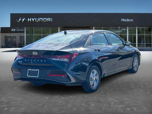 New 2026 Hyundai Elantra SE w/ Cargo Package image 3