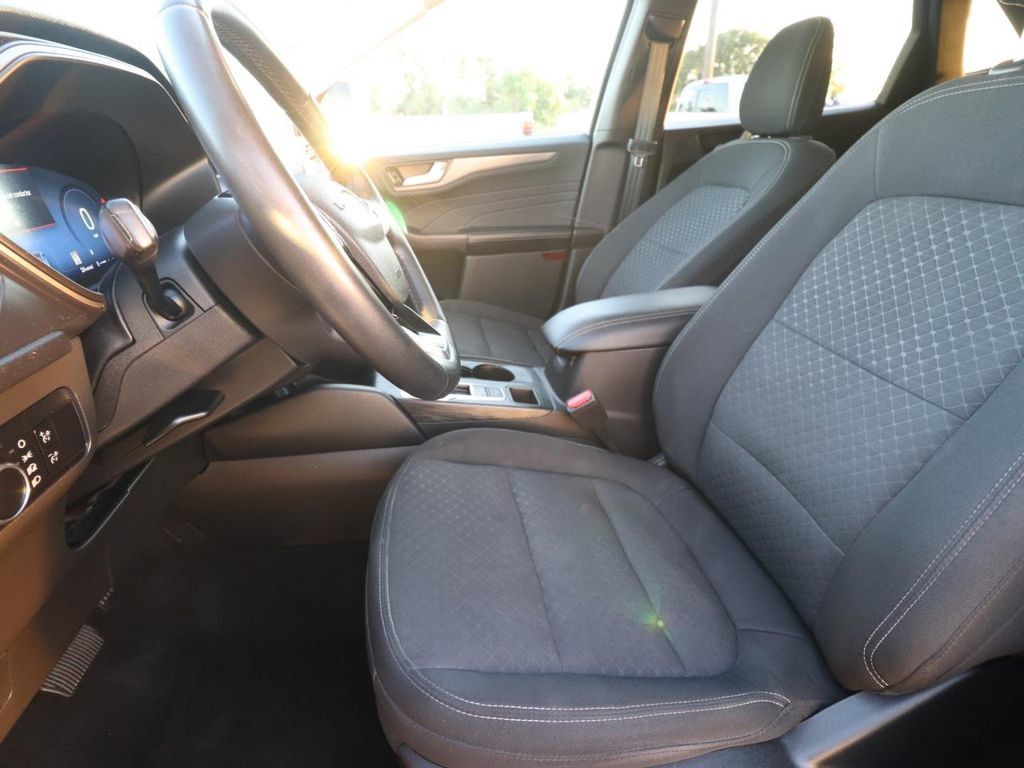 Used 2023 Ford Escape Active w/ Tech Pack #2 FWD image 2
