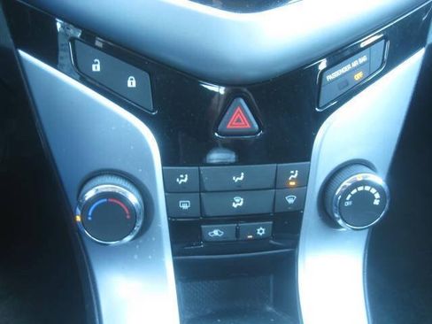 Used 2014 Chevrolet Cruze LT FWD image 22