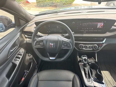 Used 2025 Buick Envista Sport Touring w/ Convenience I Package FWD image 18