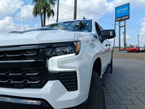 Used 2025 Chevrolet Silverado 1500 LT Trail Boss w/ LT Trail Boss Premium Package AWD/4WD image 3