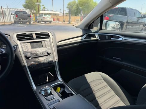 Used 2017 Ford Fusion SE FWD image 23