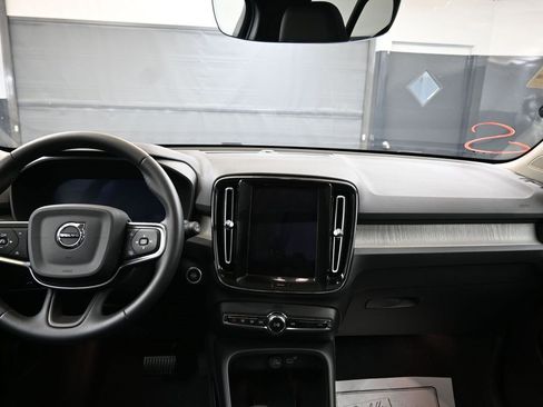 Certified 2025 Volvo XC40 B5 Core image 21