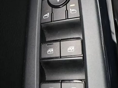 Used 2024 Nissan Pathfinder SV FWD image 21