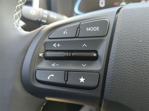 New 2025 Hyundai Venue Limited image 28
