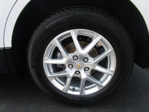 Used 2022 Chevrolet Equinox LT image 2