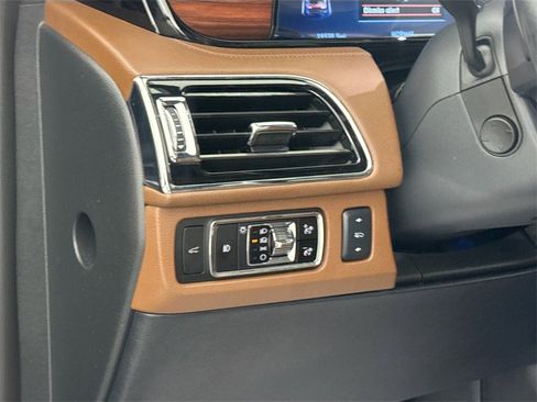 Used 2024 Lincoln Navigator Reserve image 10