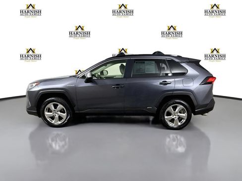 Used 2021 Toyota RAV4 XLE Premium AWD/4WD image 4