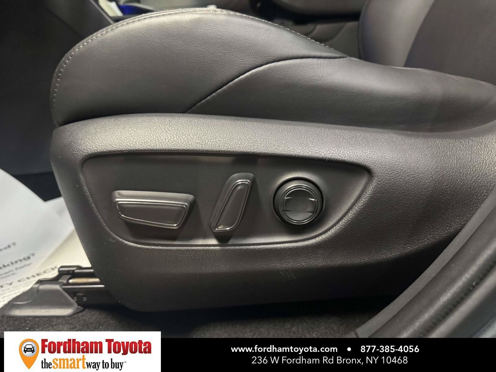 Used 2023 Toyota Venza XLE AWD/4WD image 17