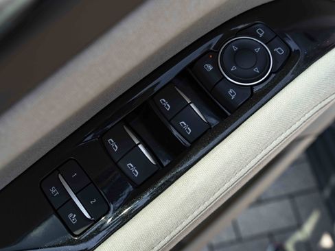Used 2024 Cadillac Escalade Premium Luxury Platinum w/ LPO, Floor Liner Package AWD/4WD image 41