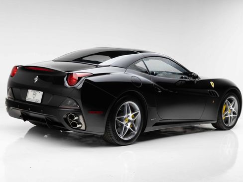 Used 2010 Ferrari California RWD image 11