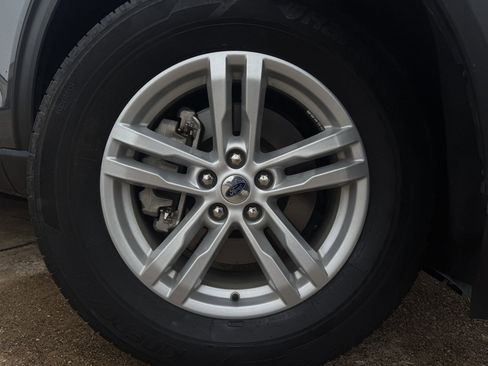 Used 2024 Ford Explorer XLT RWD image 10