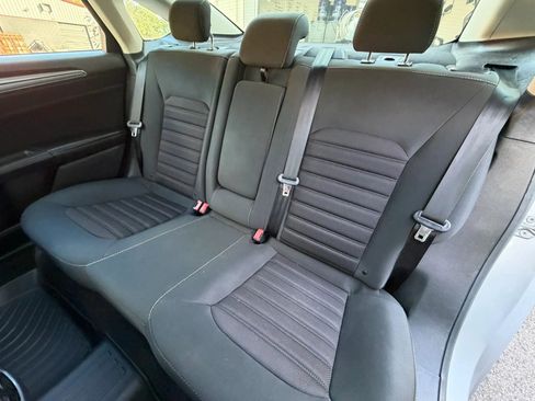 Used 2019 Ford Fusion SE FWD image 16