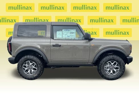 New 2025 Ford Bronco Badlands image 2