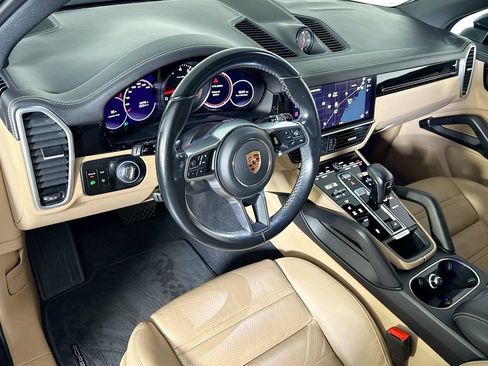 Certified 2023 Porsche Cayenne AWD/4WD image 4