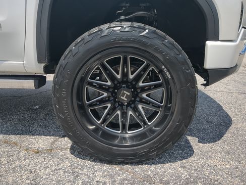 Used 2022 GMC Sierra 1500 Denali Ultimate AWD/4WD image 9