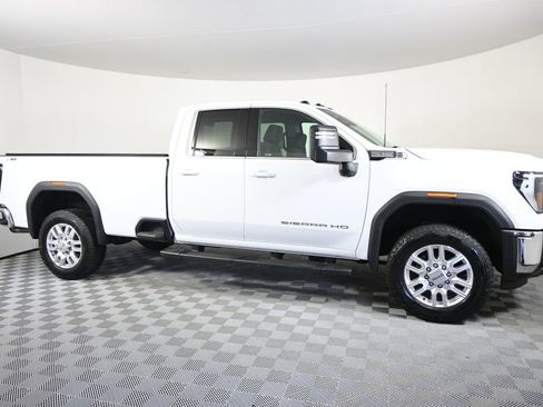 Used 2024 GMC Sierra 3500 SLE w/ SLE Value Package AWD/4WD image 9