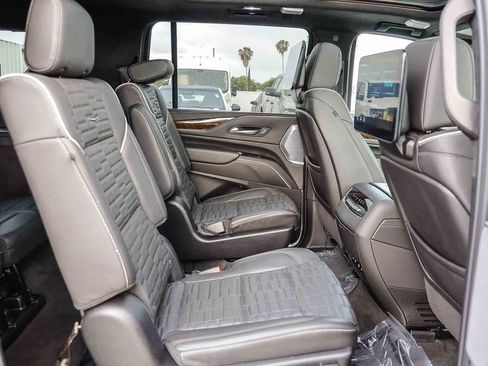 Used 2024 Cadillac Escalade ESV Premium Luxury Platinum AWD/4WD image 20