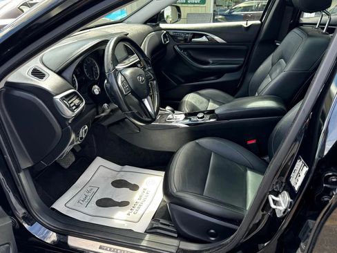 Used 2017 INFINITI QX30 Premium w/ Navigation Package image 7