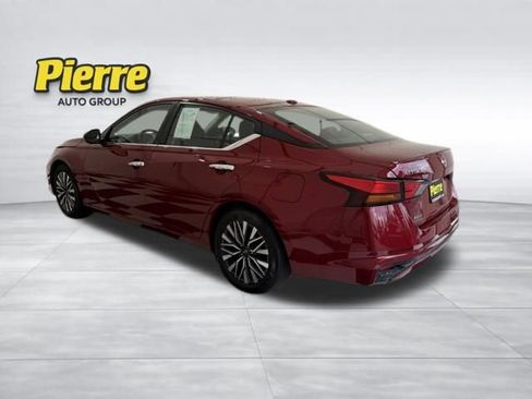 Used 2025 Nissan Altima 2.5 SV image 2