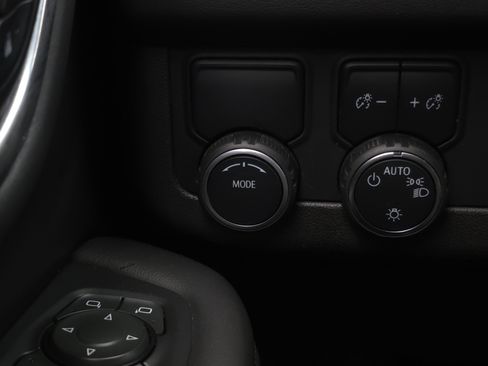 Used 2021 Chevrolet Suburban LS image 22