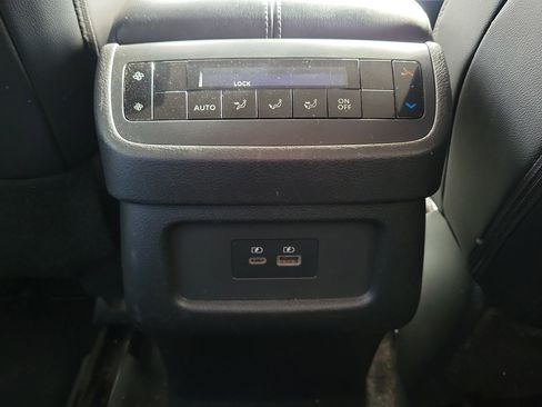 Used 2023 Nissan Pathfinder SL image 11