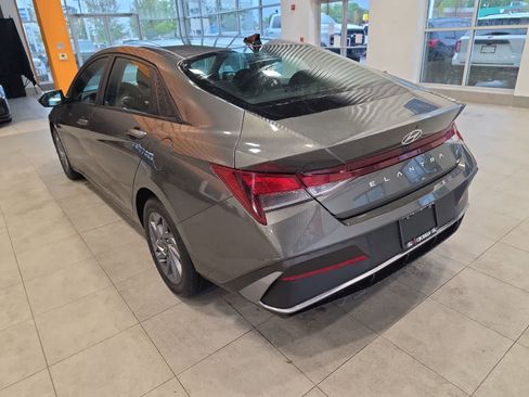 Used 2024 Hyundai Elantra SEL FWD image 11