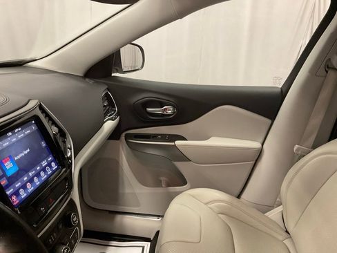 Used 2019 Jeep Cherokee Limited w/ Trailer Tow Group image 24