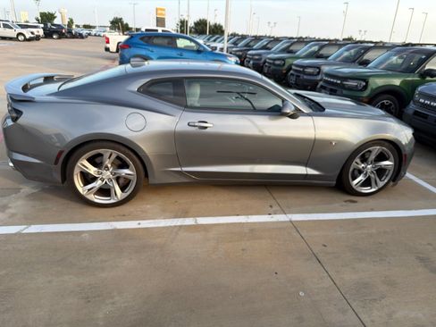 Used 2020 Chevrolet Camaro SS RWD image 8