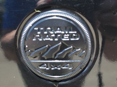 Used 2022 Jeep Wrangler Unlimited Sahara image 9